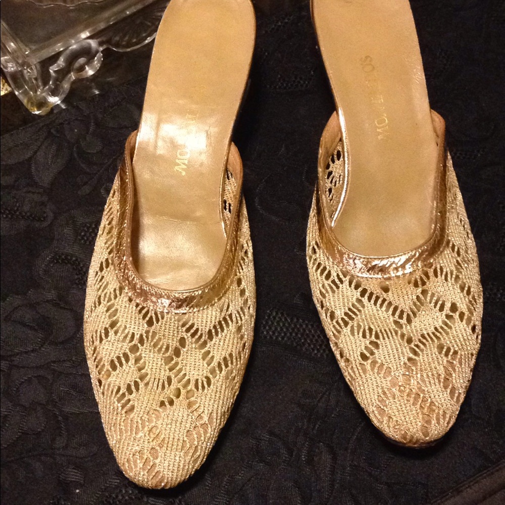 Stunning Gold Slippers 👀